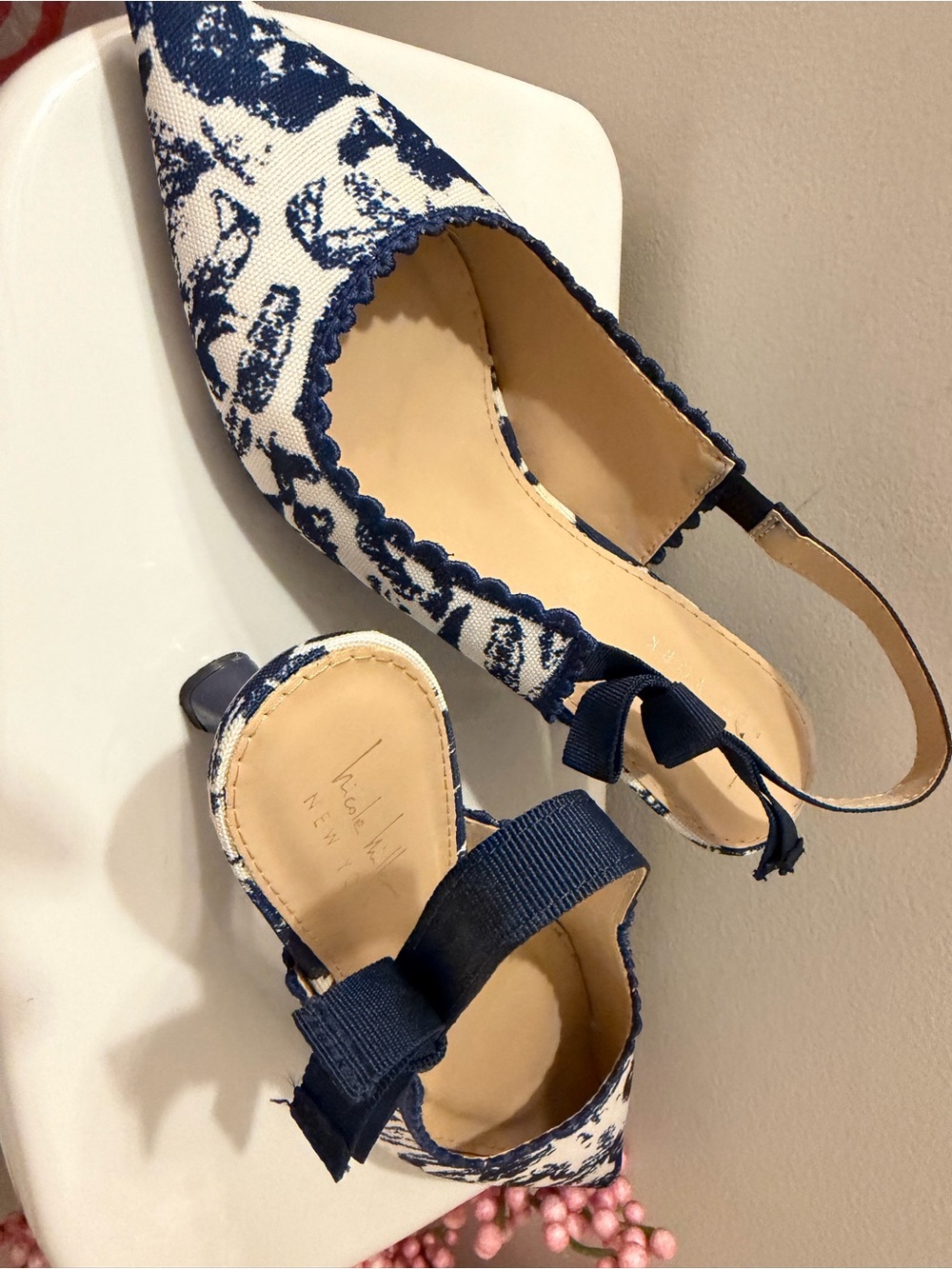 Nicole Miller Navy and White Floral Slingback Heels with Bow